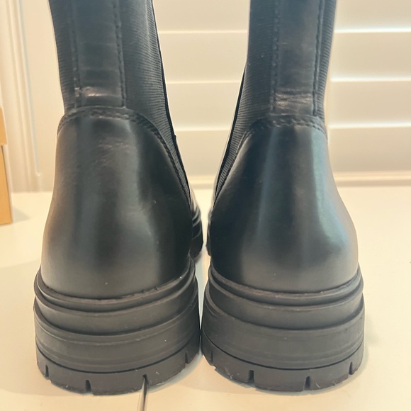 New, Steve Madden Women's Black HANDOUT Elastic Gore Chelsea Boots Size 9 - Picture 7 of 14